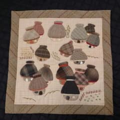 パッチワークハンドメイド　ハウスのタペストリーのサムネイル