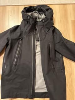DESCENTE ALLTERRAIN マウンテンパーカー Mサイズ ブラックのサムネイル