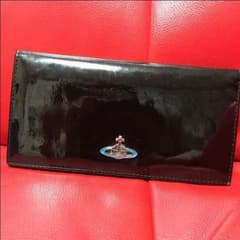 Vivienne Westwood （長財布）エナメルのサムネイル
