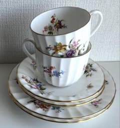 Royal Worcester Roanoke カップとソーサーとデザート皿2客 - メルカリ