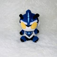 希少 ウルトラマンブル ふわふわ お座り ぬいぐるみ マスコット - メルカリ