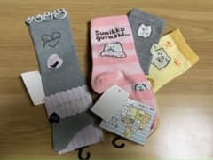 すみっコぐらし 3足セット 靴下 15~20cm おまけ付きのサムネイル