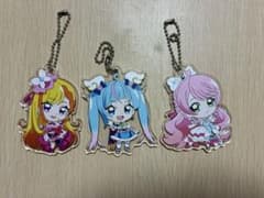 プリキュア　アクリルキーホルダー　キュアスカイ　キュアプリズム　キュアバタフライのサムネイル