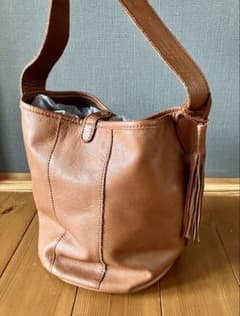 本革 レザー ショルダーバッグ バケツ型 キャメル フリンジ タッセルのサムネイル