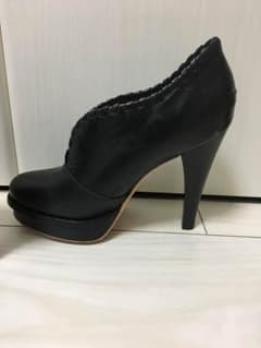 UGGのサムネイル