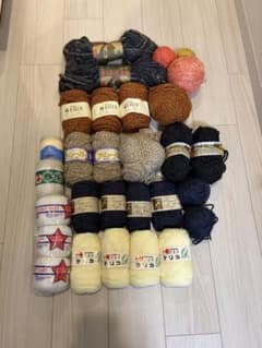 【昭和レトロ】毛糸・レース糸 大量まとめ売り 1箱（100サイズ）のサムネイル