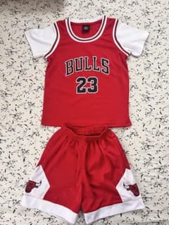 BULLS 23 キッズ　ユニフォームのサムネイル