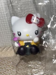 サンリオ みんなでおめかしフィギュア ハローキティ ガチャのサムネイル