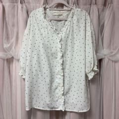 【ELENCARE DUE】ドット　フリルシャツ　半袖のサムネイル