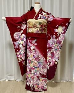 振袖　赤系　古典柄　熨斗柄　牡丹　鞠　金通し　刺繍　正絹 振袖 赤系 古典柄 熨斗柄 牡丹 鞠 金通し 刺繍 正絹 - メルカリ
