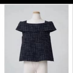 elu. Aurora blouse エル ツイード ネイビー - メルカリ