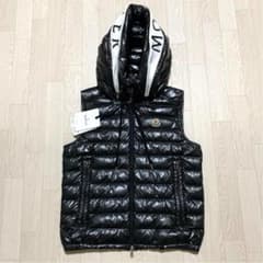 新品同様タグ付 モンクレール　AKAISHI ダウンベスト　サイズ2　3D158 新品タグ付☆ モンクレール AKAISHI ダウンベスト サイズ2 3D158