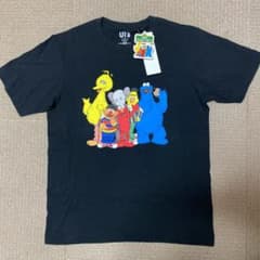 新品　セサミストリート✖️カウズ　ユニクロ　コラボ　　Tシャツ　Sサイズのサムネイル