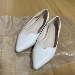ベージュパンプスのサムネイル