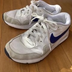 【値下げ中】Nike エアマックス ホワイト/ネイビー ２３センチのサムネイル