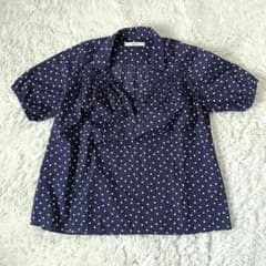 shuca ネイビー 水玉 半袖ブラウス　Sサイズのサムネイル