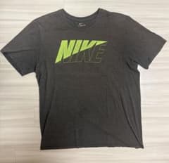 NIKE Tシャツ グレー ネオングリーンロゴ　古着のサムネイル