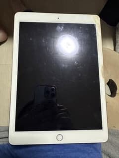 Apple iPad Air 2 ゴールド 128GBのサムネイル