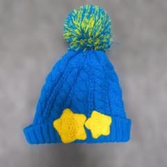 青色ポンポン付きニット帽 - メルカリ