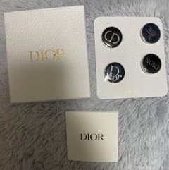 dior　クリスチャンディオール　ピンバッチ　ノベルティのサムネイル