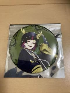 ツイステカフェ　リリア　缶バッジのサムネイル