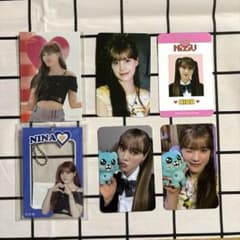 ニナ　heartris pressplay トレカ　オンラインくじ　ステッカーのサムネイル