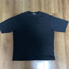 UNIQLO ユニクロ　黒半袖Tシャツのサムネイル