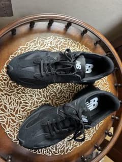 New Balance 327 ブラック スニーカーのサムネイル
