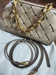 CHARLES & KEITH クロス編みショルダーバッグイントレチャートバッグのサムネイル
