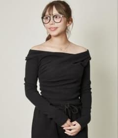 新品タグ付き オフショルダー GORGEのサムネイル