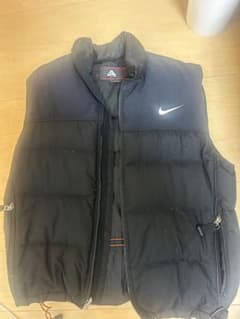NIKE ACG ダウンベスト ブラック - メルカリ