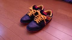 NIKE DUNK SB LOW Guns N' Rosesのサムネイル