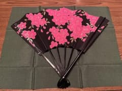 日本舞踊　扇子　桜　朱色　黒地　箱付きのサムネイル