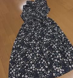 花柄ワンピースのサムネイル