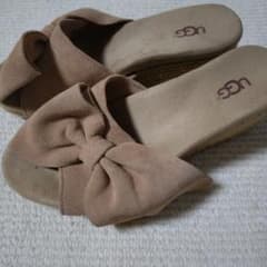 UGG スエード リボン ウェッジソール サンダル ベージュのサムネイル