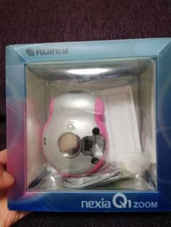 【FUJI FILM】 ネクシアQ1ズーム ミルキーピンクのサムネイル