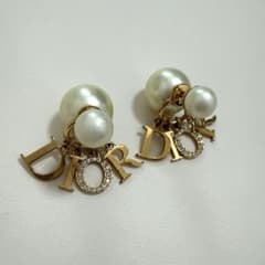 Dior ゴールド パール ロゴピアス　Dior Tribales