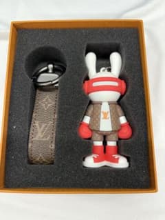 Louis Vuitton アートトイフィギュア＆キーホルダーセット　ノベルティ Louis Vuitton アートトイフィギュア＆キーホルダーセット - メルカリ