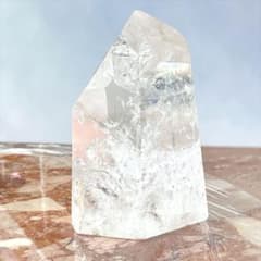 虹入り天然水晶 ロッククリスタル 六角形 595g パワーストーン