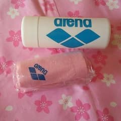 セーム　arena 　新品　ピンク♥のサムネイル