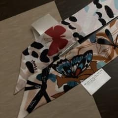 新品未使用　FENDI フェンディ　ラッピー　シルクスカーフ　箱ショッパー全て有のサムネイル