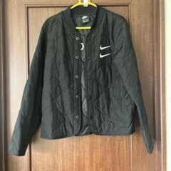 NIKE スウッシュ キルティング ジャケット ブラックのサムネイル