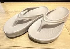 OOFOS / ウーフォス Oomega/ウーメガ　リカバリーサンダル 23cmのサムネイル