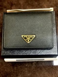 PRADA サフィアーノレザー 二つ折り財布 ブラック　コンパクトのサムネイル