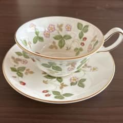 WEDGWOODワイルドストロベリー ティーカップ＆ソーサー 1客のサムネイル