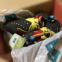 SCARPA FURIA S クライミングシューズ 赤/黄色