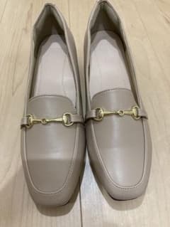 美品 ビットローファー パンプス ベージュ　しまむら　クロッシー　Mサイズのサムネイル