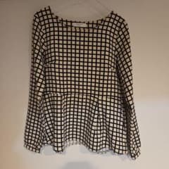 美品・OFUON オフオン　ペプラムカットソー　秋服のサムネイル