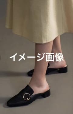 【チャールズ&キース】ブラックレザーミュール　37インチのサムネイル