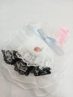 硬質ケースデコ トレカケース 白 黒 フリル リボンのサムネイル
